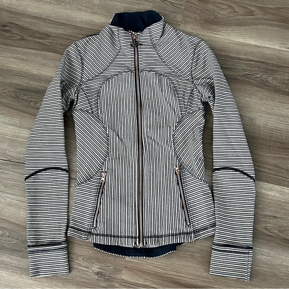 Lululemon Form ll Ink Well Majave Tan Blue Stripe Front Zip Jacket Size 4 - Picture 1 of 10